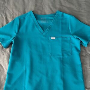 Figs Women’s Pacific Blue Catarina One Pocket Scrub Top